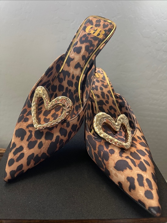 Gianni Bini Shoes - Gianni Bini Leopard Print Pointed Toe Mules with Gold Heart Accent